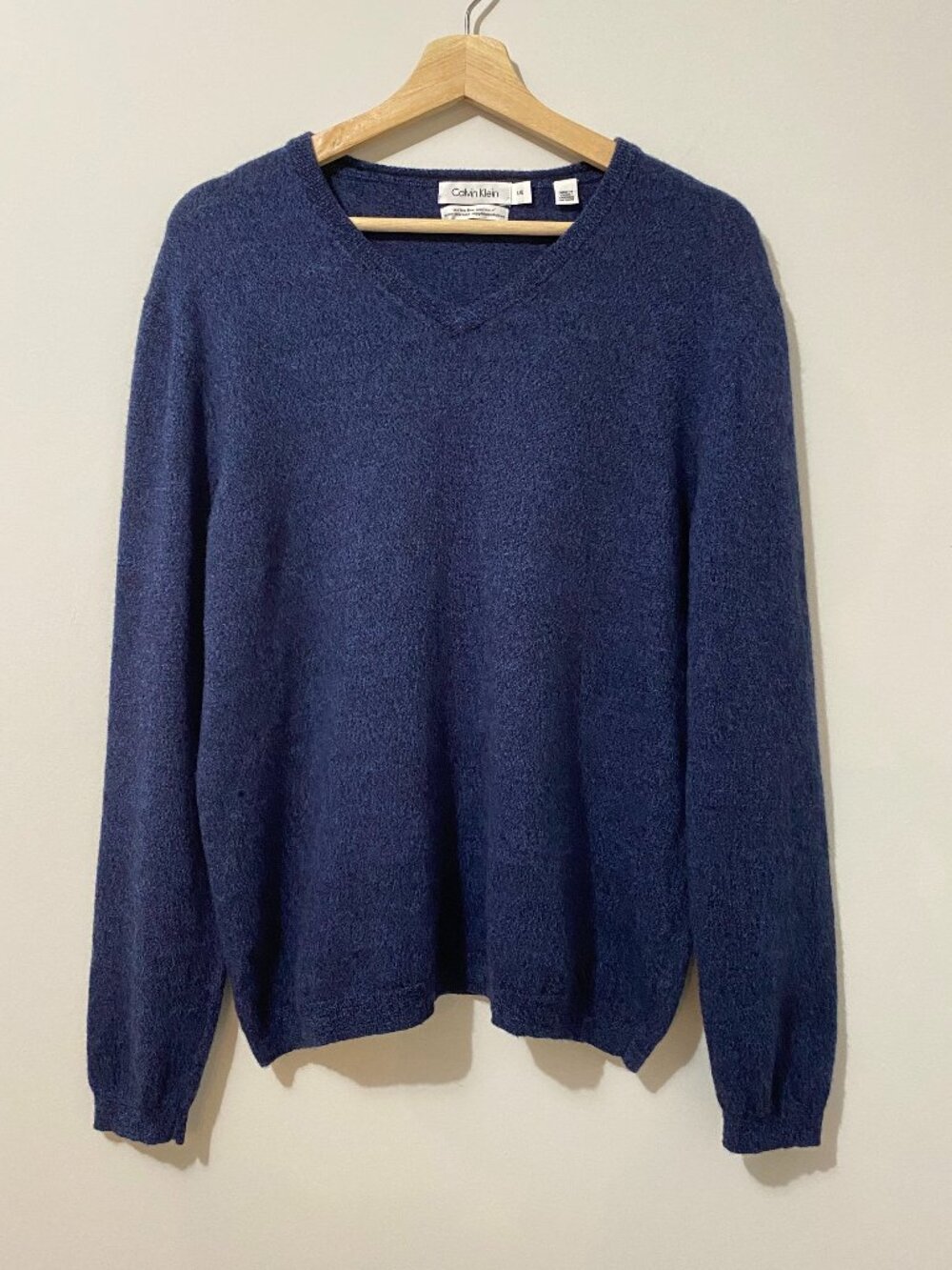 100% Extra-Fine Merino Wool V-neck Sweater Navy Blue Preppy Soft Cozy Knitwear